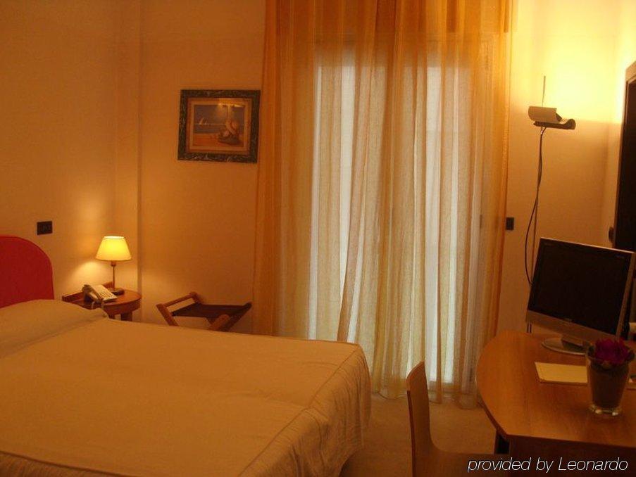 Hotel Levante Rimini Rum bild