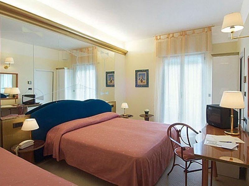 Hotel Levante Rimini Exteriör bild